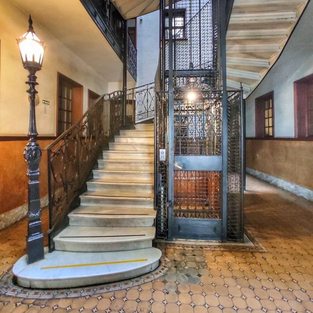 “La Colorada” fue proyectado y construido en 1911 por el ingeniero y arquitecto británico Regis Pigeon