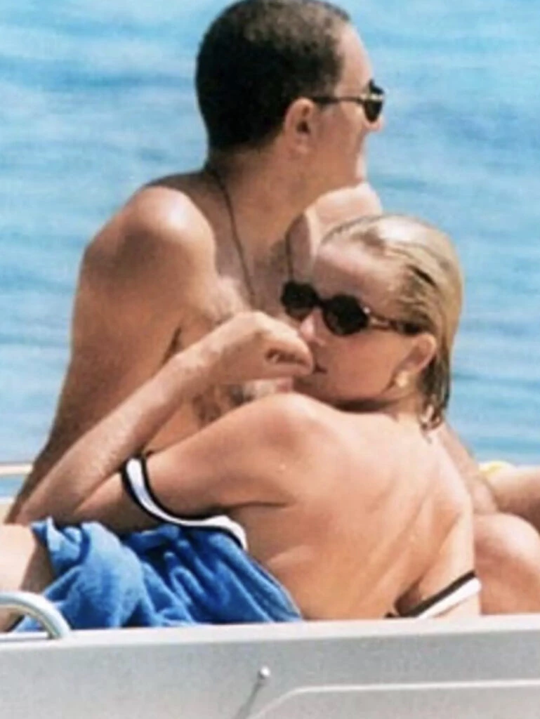 Lady Di y Dodi Al-Fayed de vacaciones juntos. Foto: Pinterest.