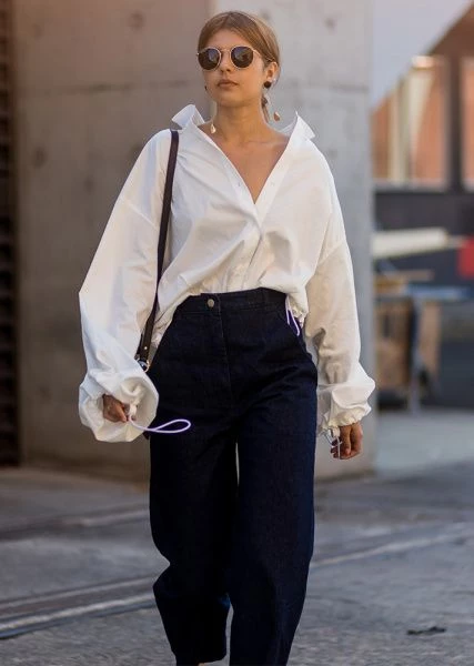 Looks para la semana con una camisa, la prenda comodín de la primavera