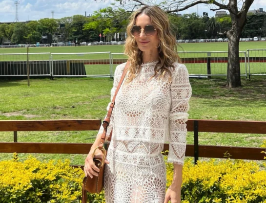El look con transparencias de María Vázquez para un lunes de polo
