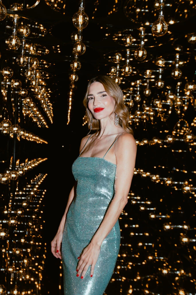 María Vázquez brilló con su outfit en un evento