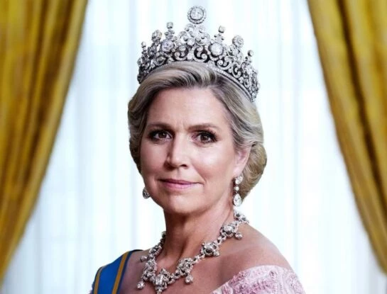 Máxima optó por un vaporoso look romántico para las fotos de los diez años de reinado