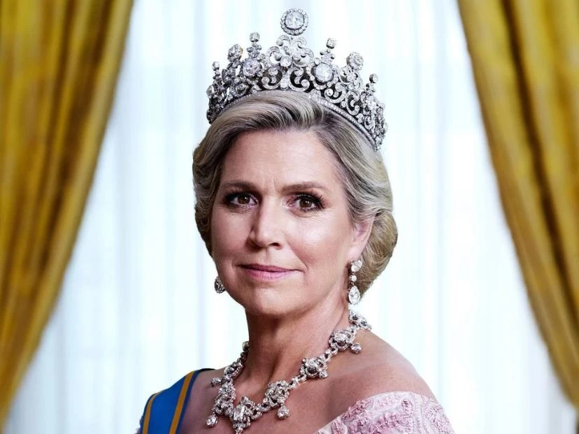 Máxima optó por un vaporoso look romántico para las fotos de los diez años de reinado