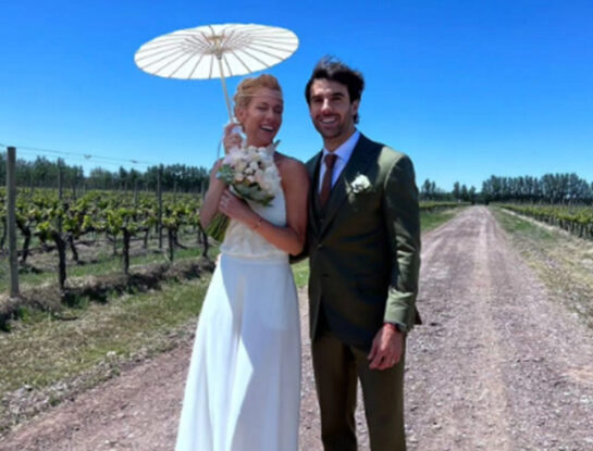 Cuáles son los accesorios chic que impuso Nicole Neumann para una boda campestre