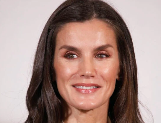 Letizia nos enseña cómo combinar un pantalón verde de una manera súper chic