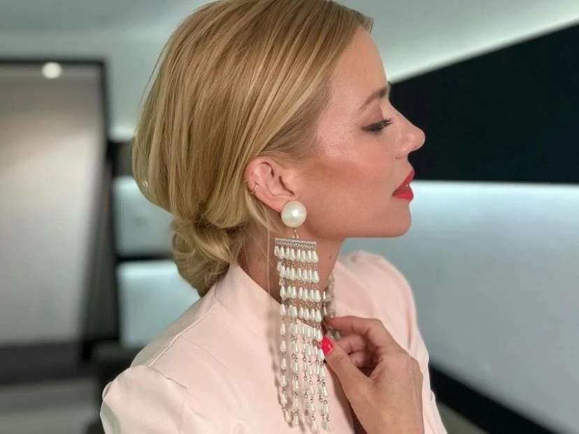 Neumann y el truco de estilismo para adaptar un outfit sastrero a un look de noche