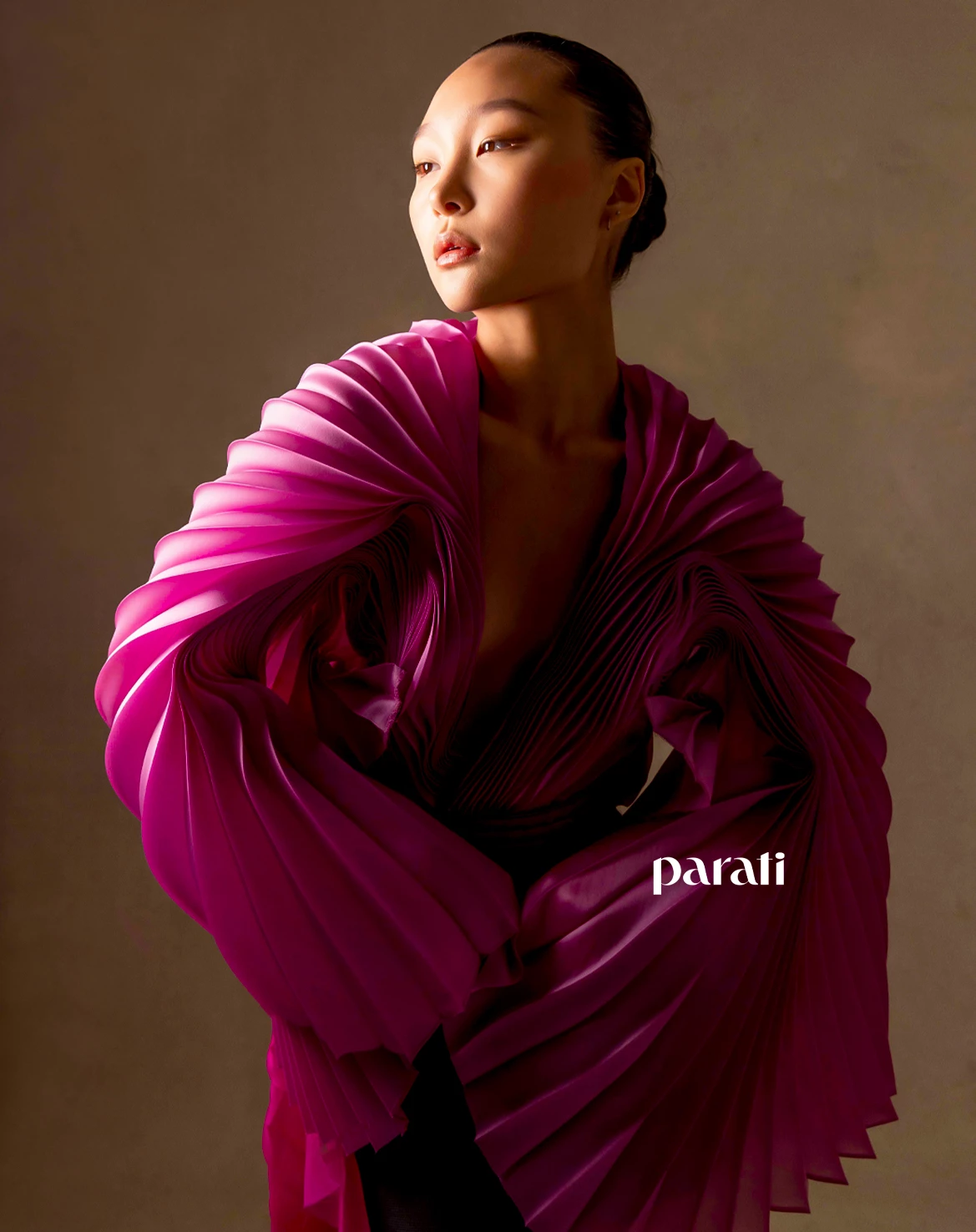 Top de gasa con el frente plisado oruga con paneles plisados en la espalda y minifalda de seda @fabianzittaofficial