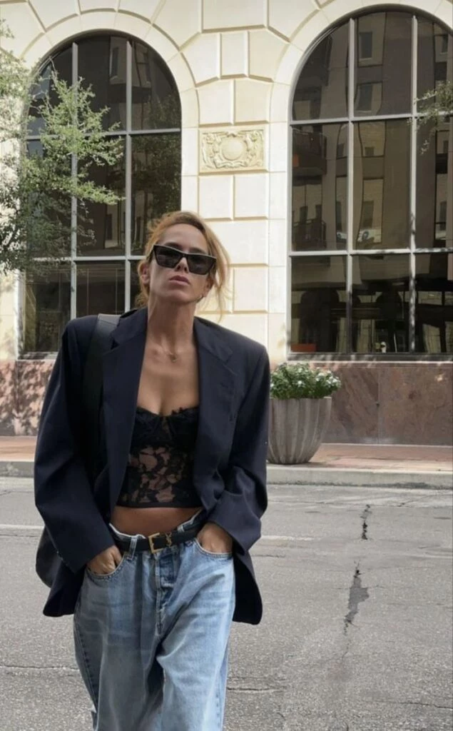 Pampita nos muestra cómo armar un look de noche con dos prendas comodín_