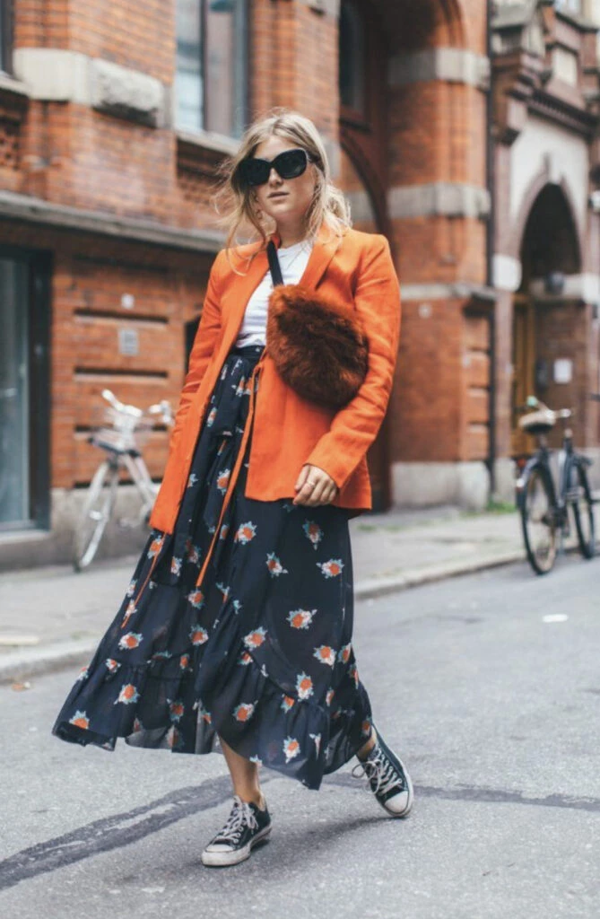 Polleras con zapatillas, la combinación más trendy de la temporada. Foto: Pinterest. 