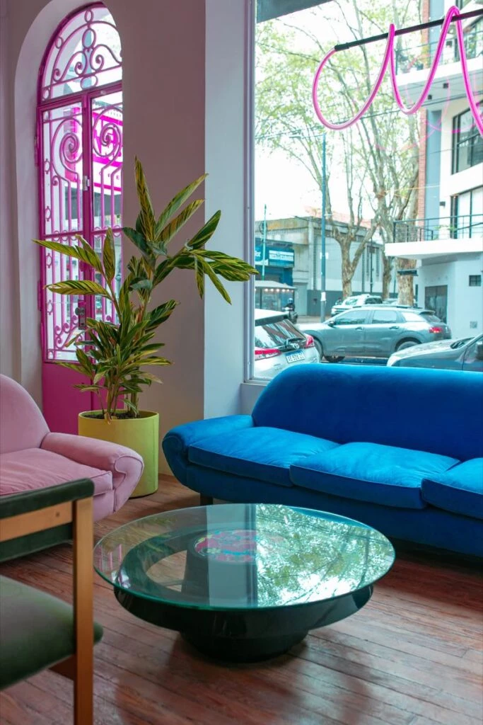 Interiorismo ecléctico y vibrante de Thetland Store. 