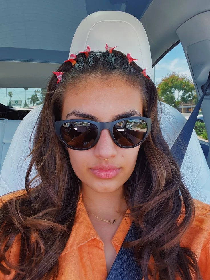 Trucos fáciles para controlar el flequillo cuando te lo estás dejando crecer