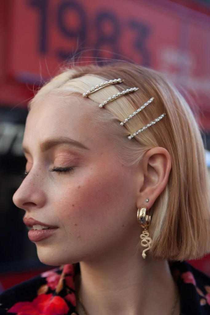 Trucos fáciles para controlar el flequillo cuando te lo estás dejando crecer