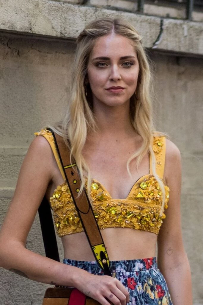 Trucos fáciles para controlar el flequillo cuando te lo estás dejando crecer