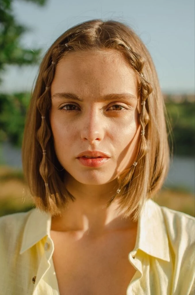 Trucos fáciles para controlar el flequillo cuando te lo estás dejando crecer