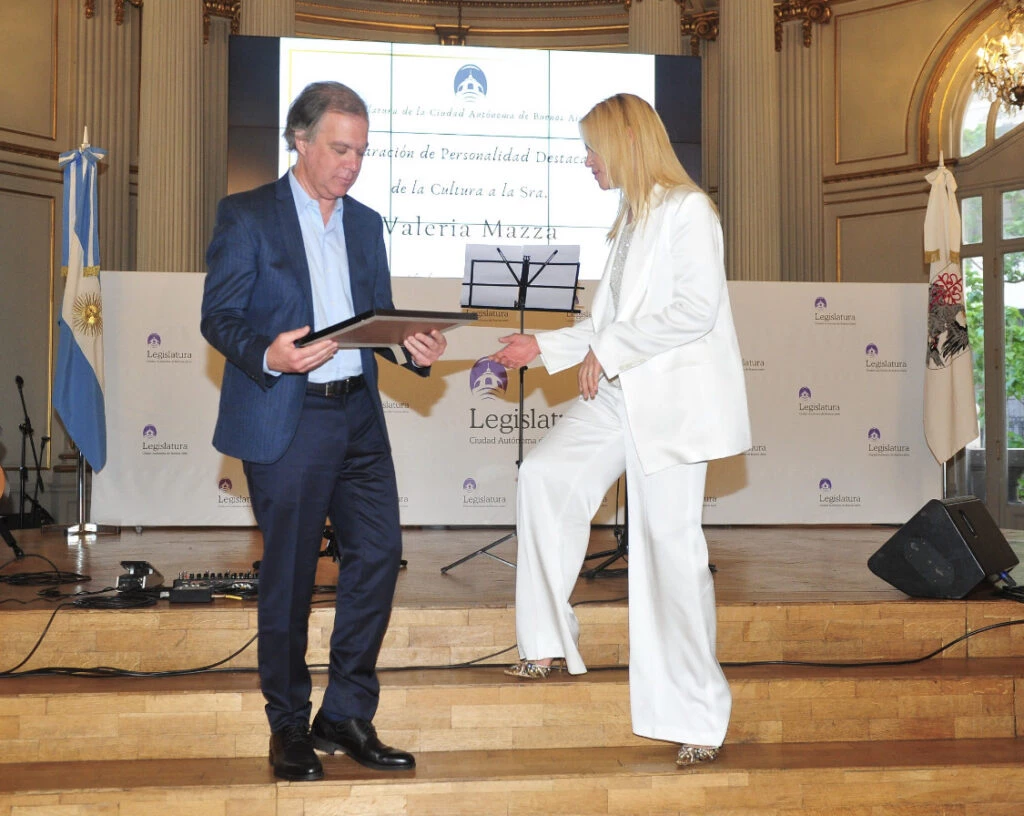 Valeria Mazza brilló con un look sastrero. Foto: RS.