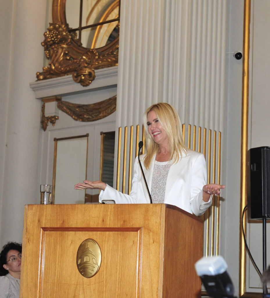 Valeria Mazza brilló con un look sastrero. Foto: RS.