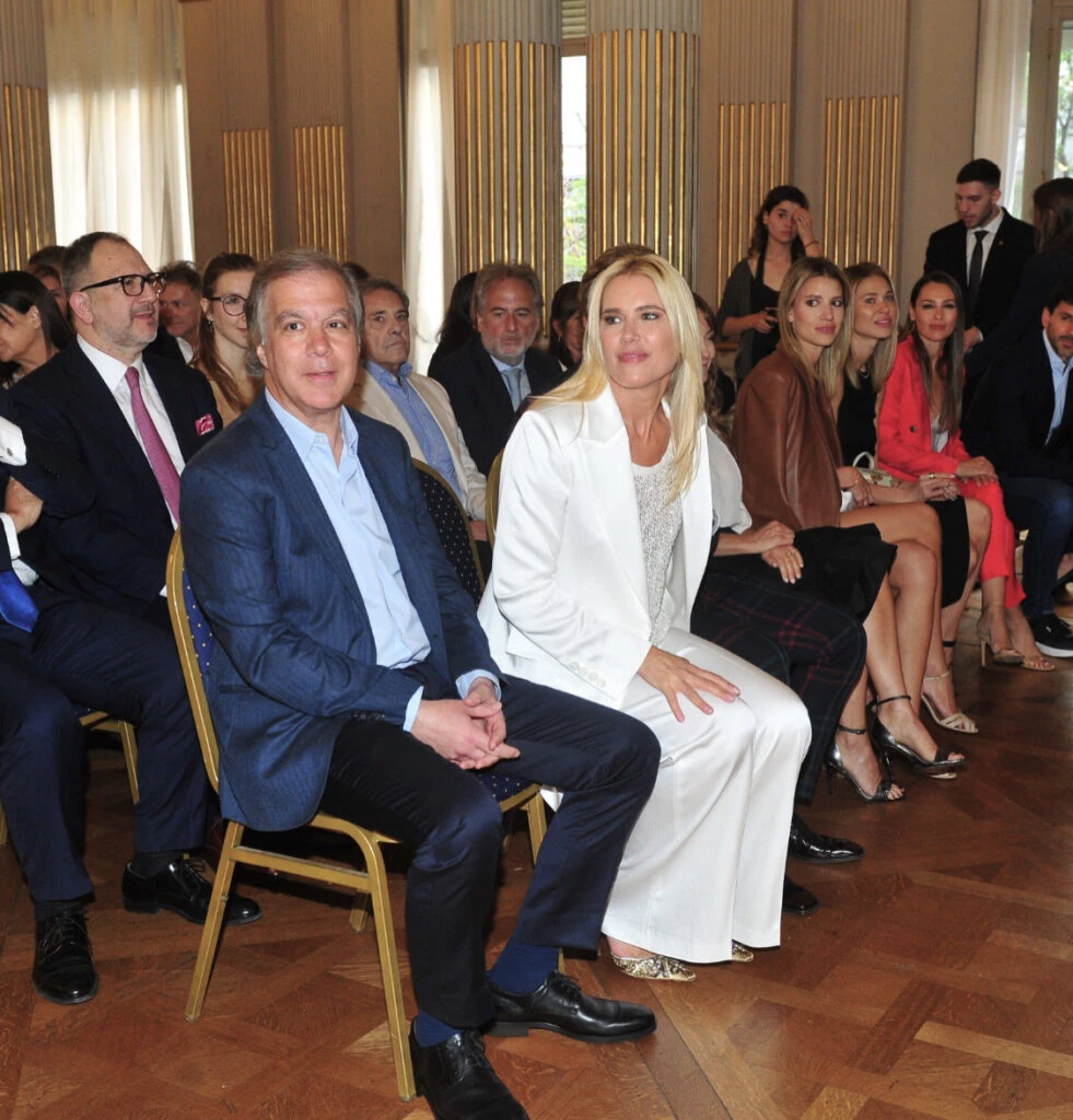 Valeria Mazza brilló con un look sastrero. Foto: RS.