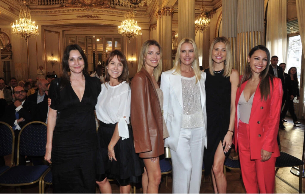 Valeria Mazza brilló con un look sastrero. Foto: RS.