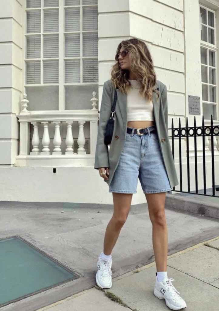 Vuelven las bermudas y se usan así. Foto: Pinterest. 