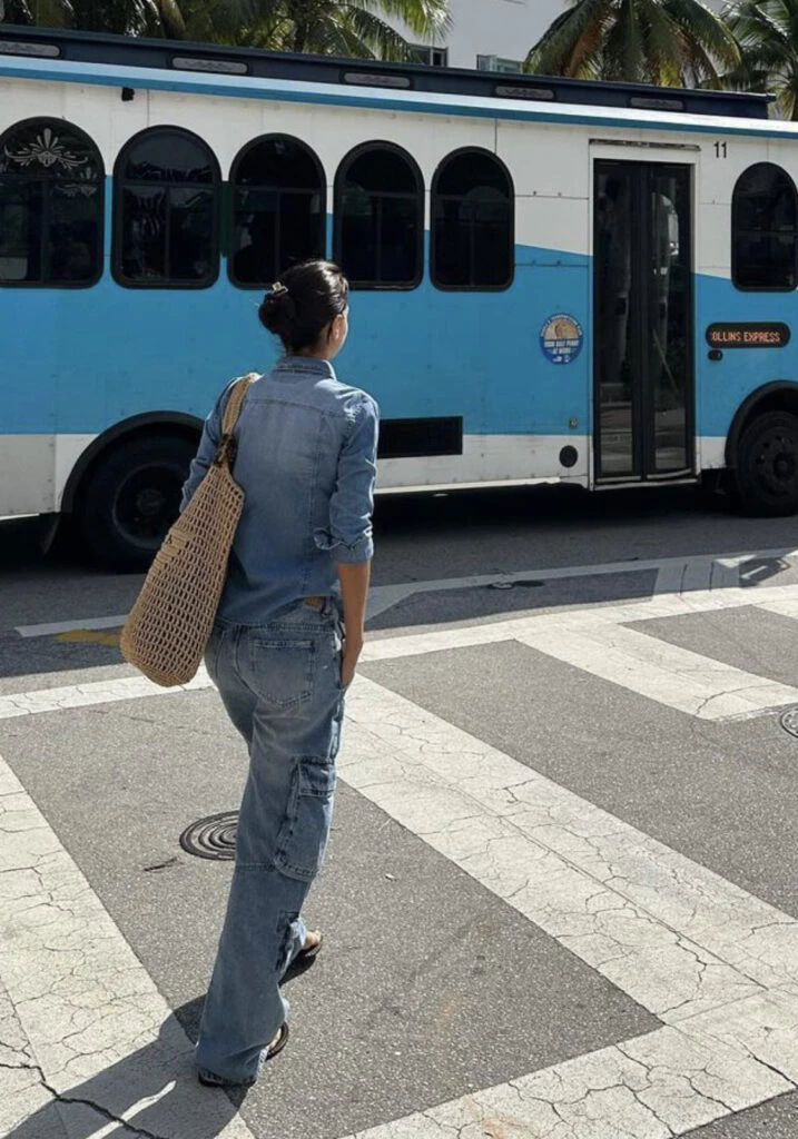 Zaira Nara deslumbró con un look total denim en Miami. Foto: Instagram. 