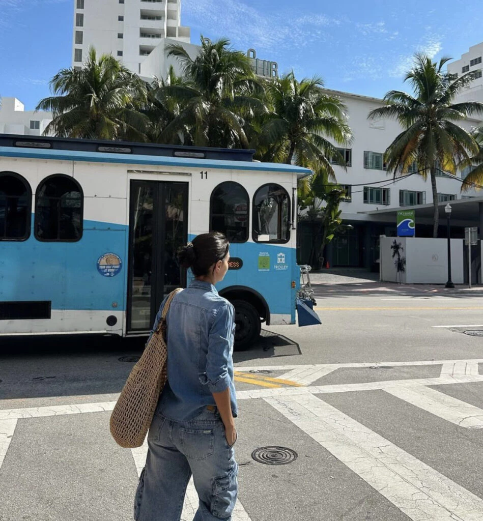 Zaira Nara deslumbró con un look total denim en Miami. Foto: Instagram. 