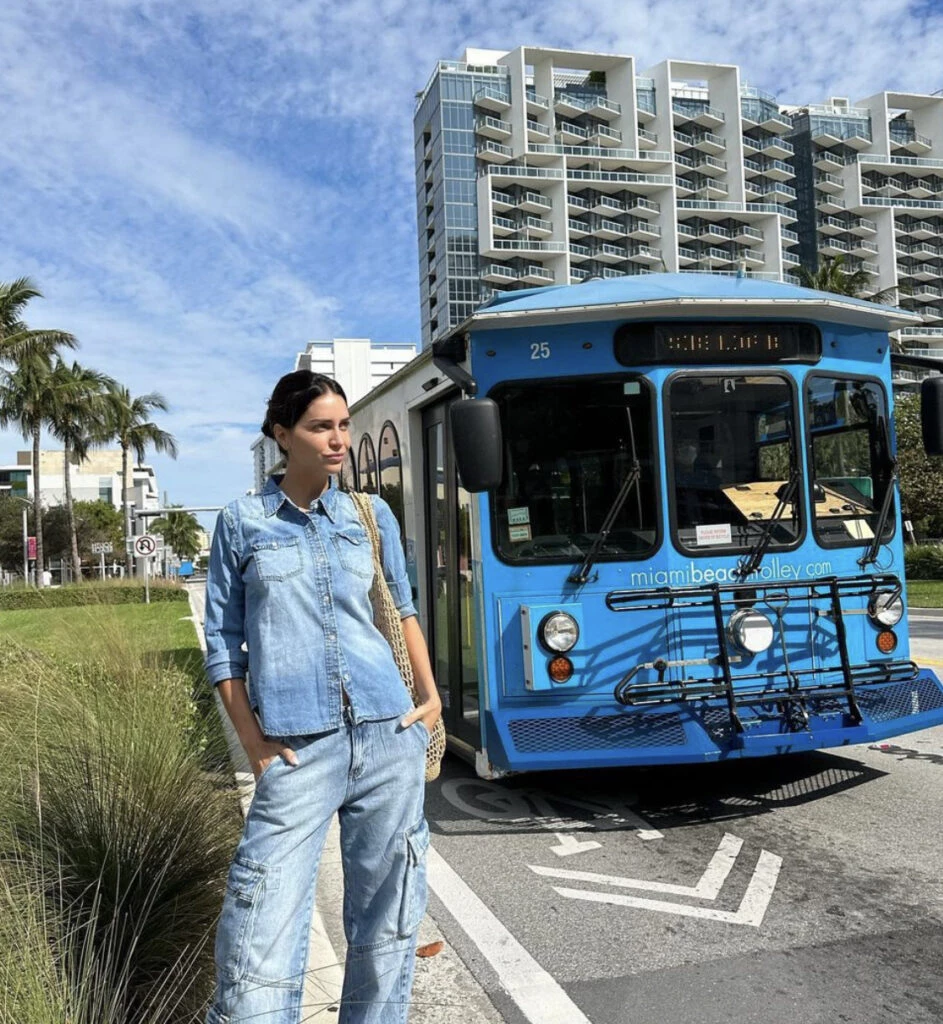 Zaira Nara deslumbró con un look total denim en Miami. Foto: Instagram. 