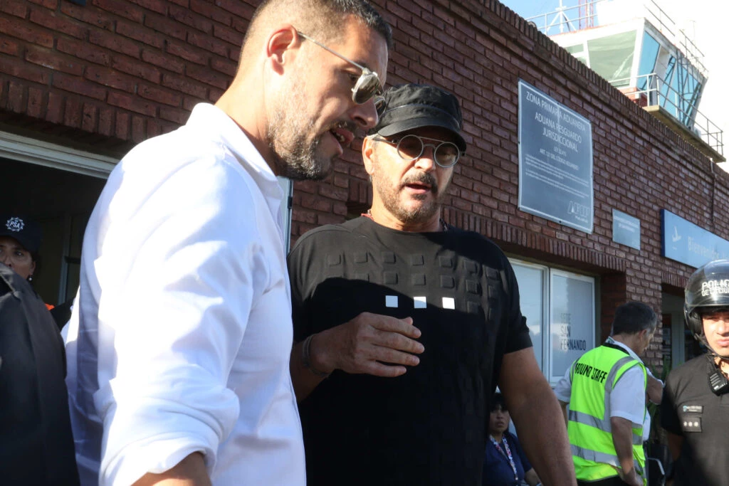 La llegada de Ricardo Arjona a Buenos Aires. Foto: RS Fotos