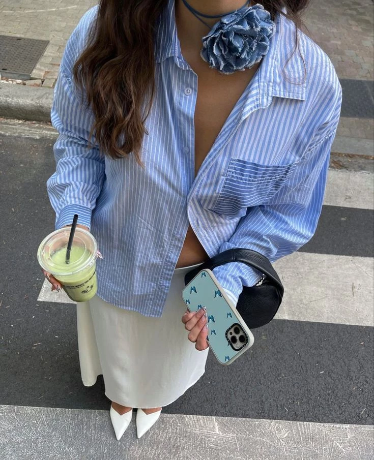 los detalles románticos se llevan el protagonismo en el street style