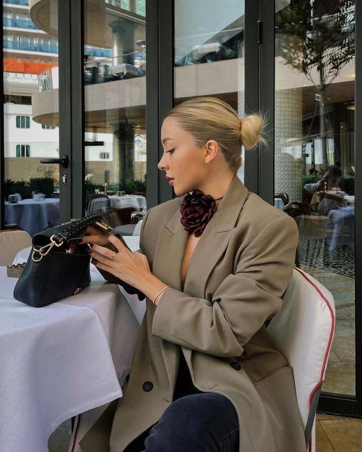 los detalles románticos se llevan el protagonismo en el street style