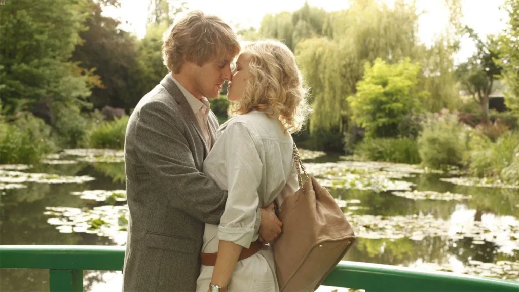 Medianoche en París, te enamora de principio a fin.