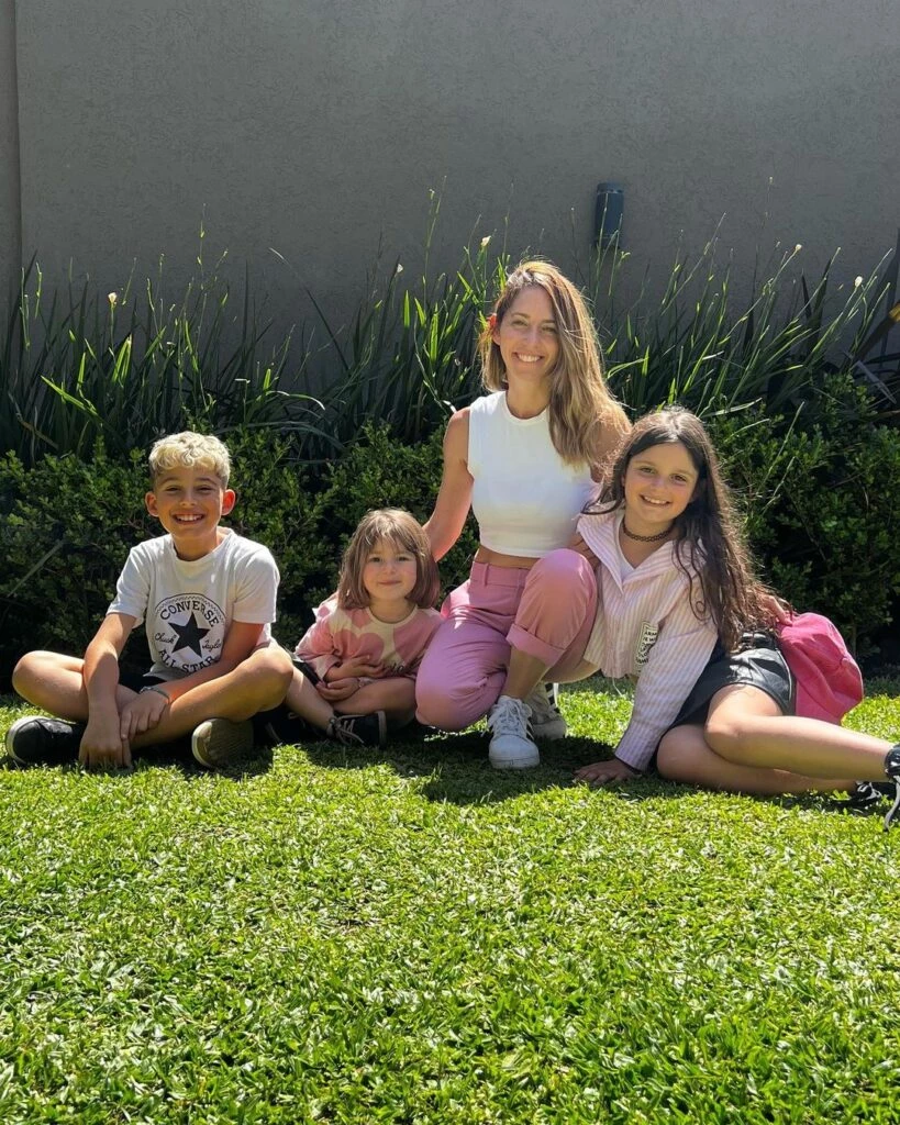 Georgina Mollo y sus hijos. Foto: IG.