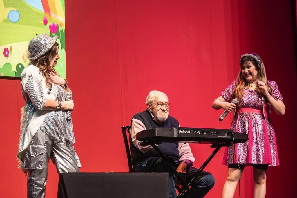 Adriana junto a su padre y su hija Julieta.