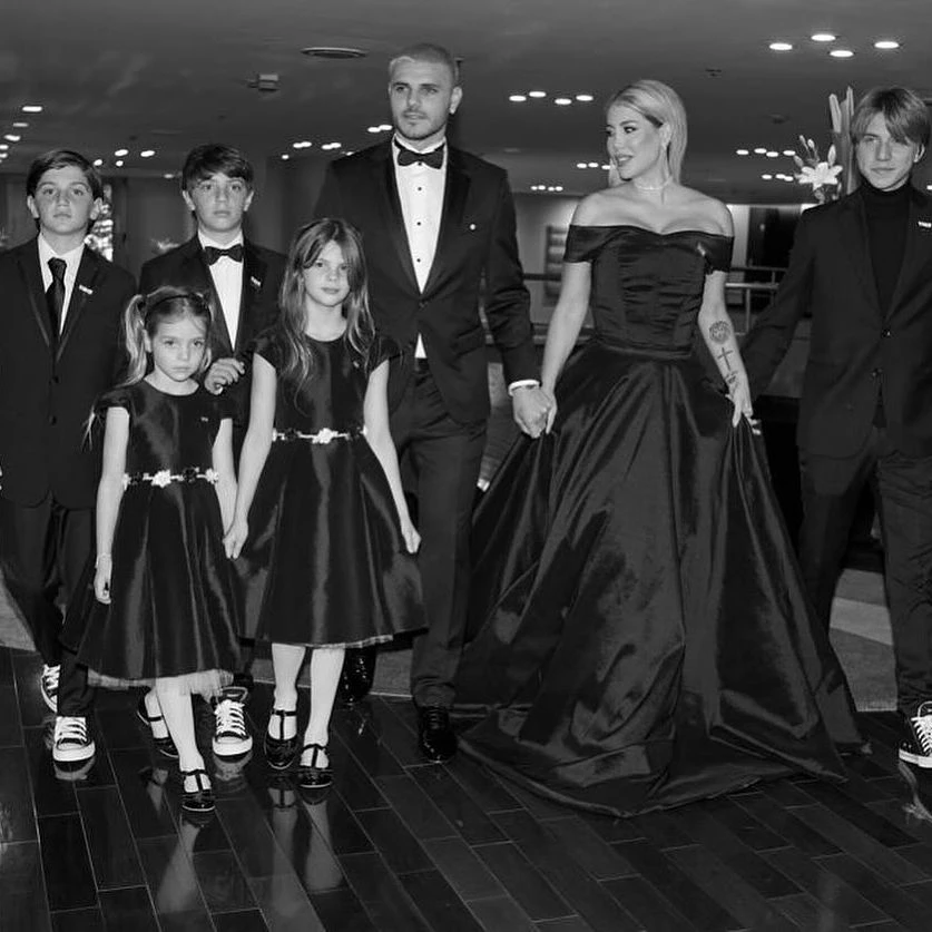 Mauro Icardi y Wanda Nara con sus hijos. Foto: IG.