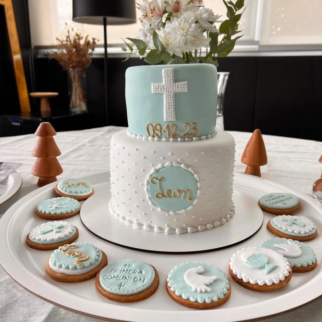 León, el hijo mayor de Sabrina Garciarena y Germán Paoloski, tomó la primera comunión