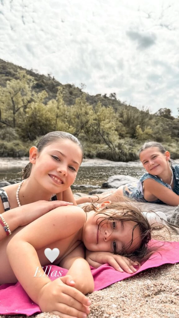 Esperanza Castro junto a Olivia y Alfonsina.