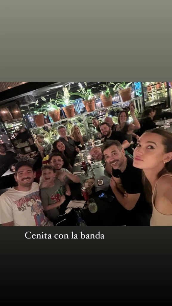 El elenco cenando en Carlos Paz.