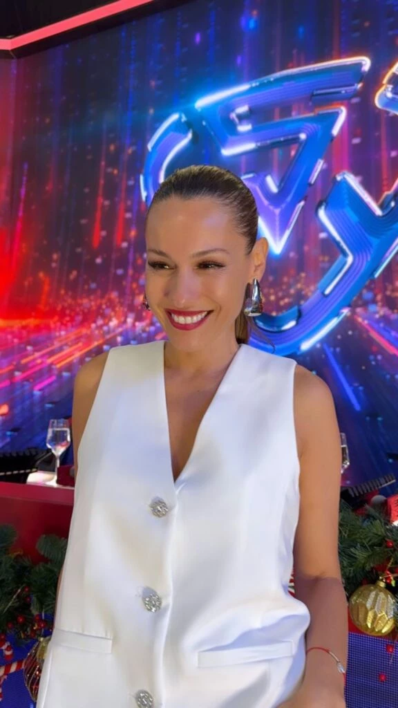 El look sastrero total white de Pampita.