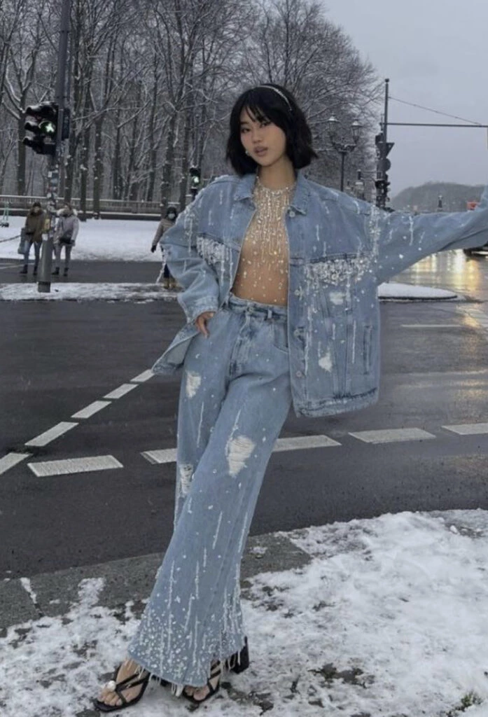 Así se usan los jeans con brillos. Foto: Pinterest.