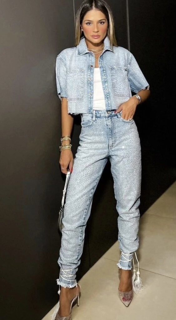 Así se usan los jeans con brillos. Foto: Pinterest.