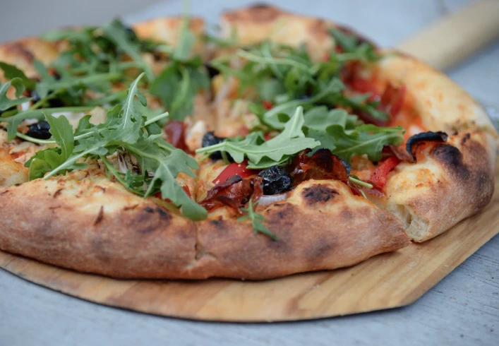 Pizza con aromas mediterráneos