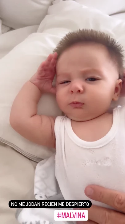 Malvina, la nieta de JImena Monteverde, enojada tras despertarse de la siesta. 