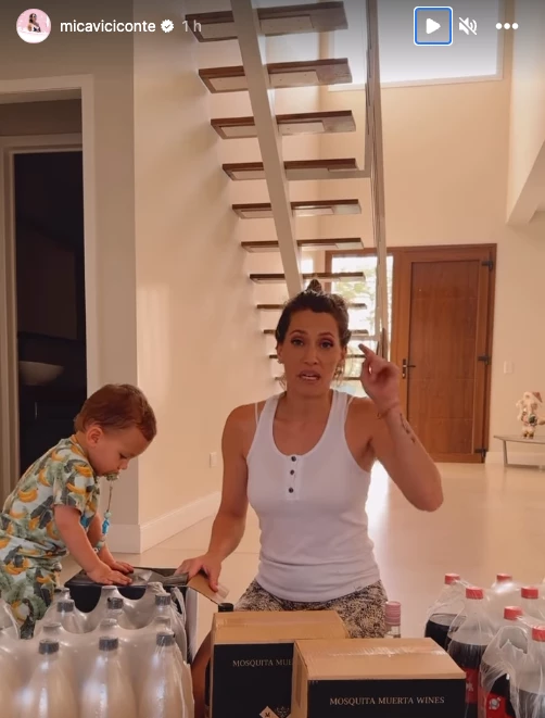 Mica Viciconte y su hijo Luca en su casa nueva.