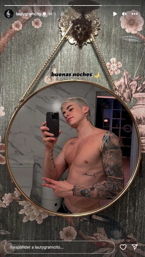 Lauty Gram en la casa de la China Suárez: se sacó una foto en el baño. 