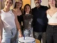 Indiana, Allegra y Sienna posan con su papá y Mica Viciconte en el cumpleaños del ex jugador de Vélez.