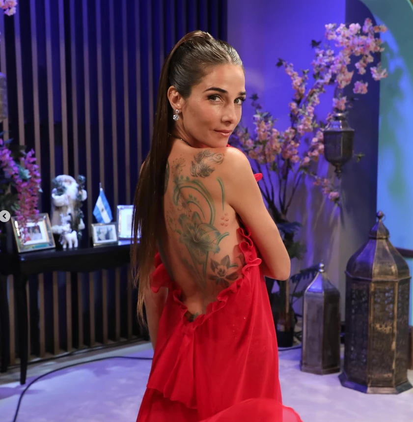 Juanita Viale impactó con un vestido rojo. Foto: IG.