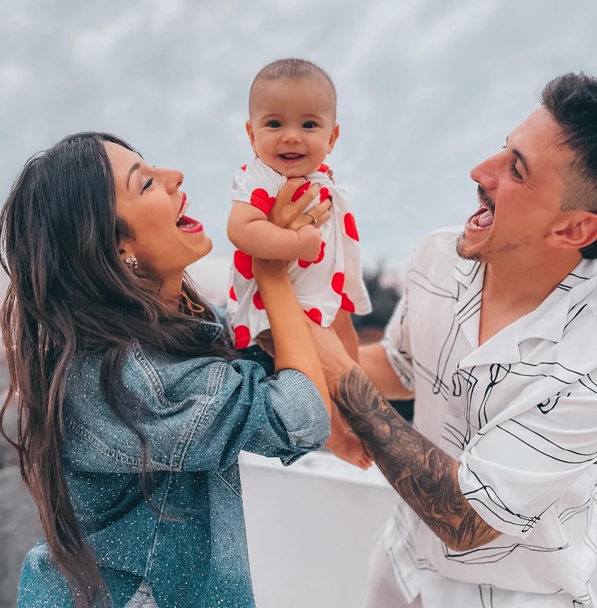 La China Ansa con su pareja, Diego Mendoza, y la hija de ambos, India.