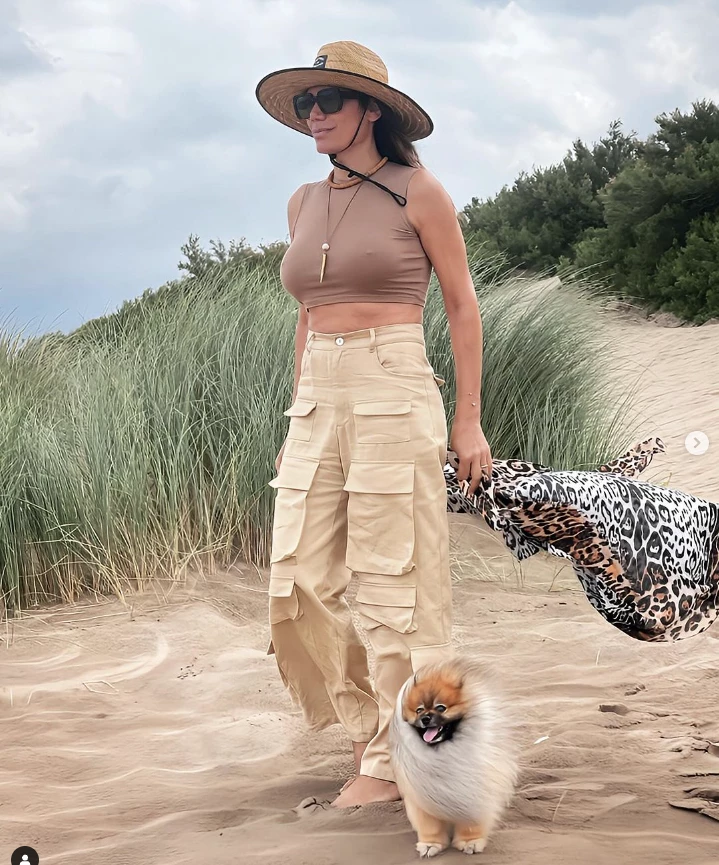 El look fashionista de Flor de la V para llegar a la playa