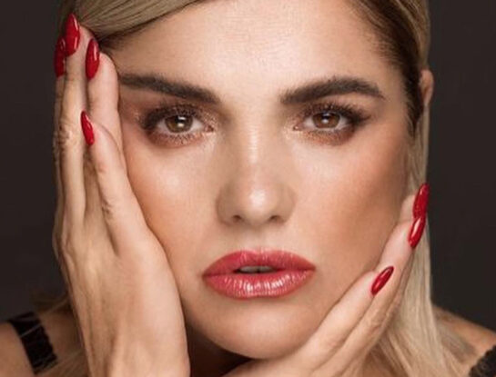 Araceli Gonzalez deslumbró con su look shiny glam en Miami