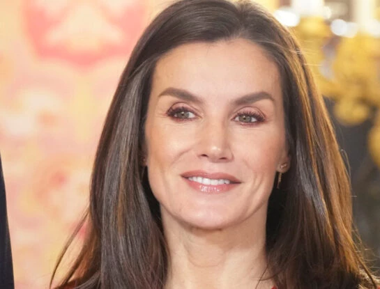 Letizia recupera su pollera más viral y se convierte en la reina de la moda circular