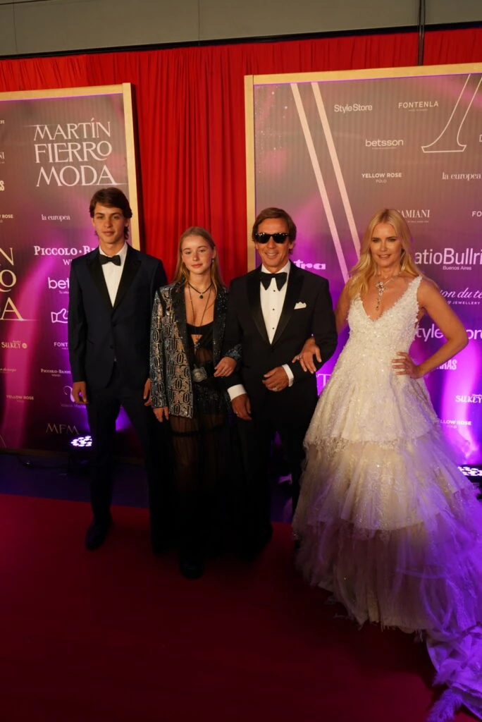 Valeria Mazza, Alejandro Gravier, Benicio y Taína. Foto Cande Petech